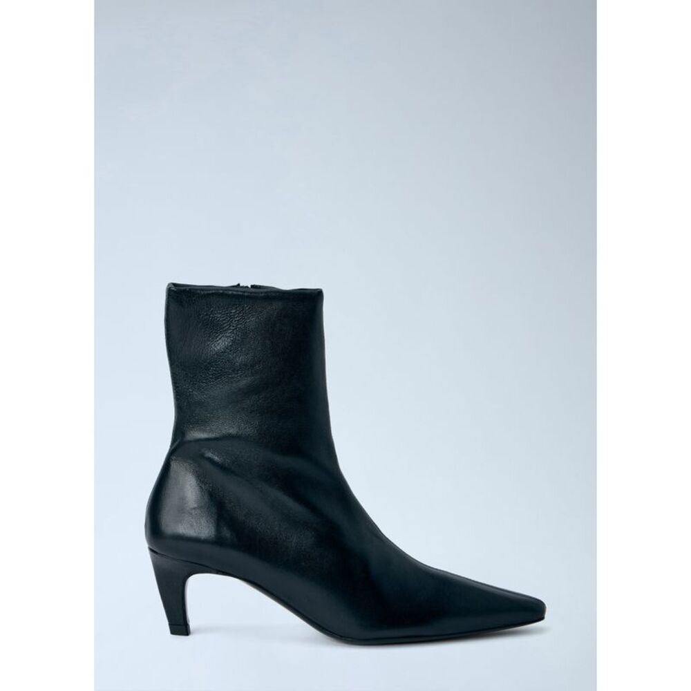 Jude Women Cave Ankle Boots